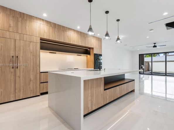 205 NE 17th Ave, Fort Lauderdale FL 33301