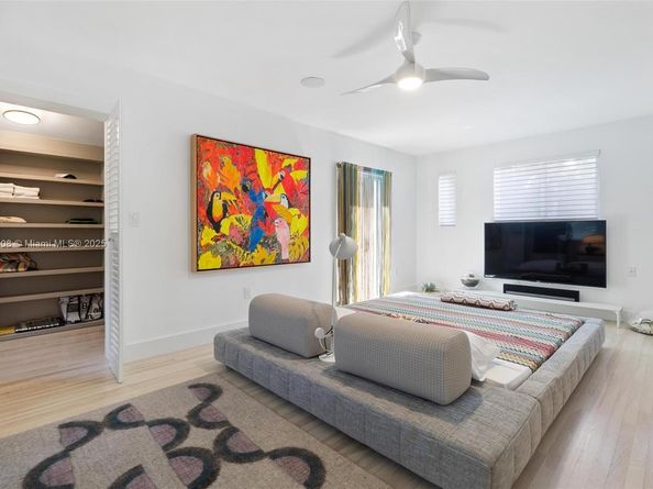 2550 Flamingo Dr, Miami Beach FL 33140