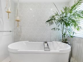 2550 Flamingo Dr, Miami Beach FL 33140