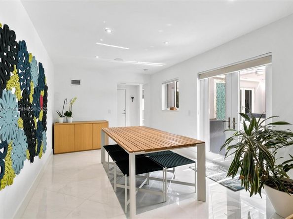 2550 Flamingo Dr, Miami Beach FL 33140