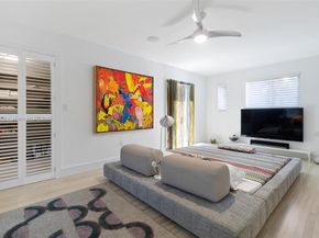 2550 Flamingo Dr, Miami Beach FL 33140