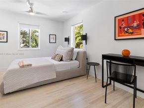 2550 Flamingo Dr, Miami Beach FL 33140