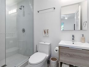 2550 Flamingo Dr, Miami Beach FL 33140