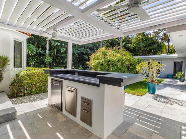 2550 Flamingo Dr, Miami Beach FL 33140
