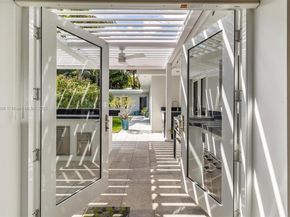 2550 Flamingo Dr, Miami Beach FL 33140