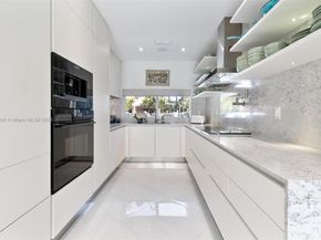2550 Flamingo Dr, Miami Beach FL 33140