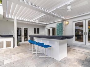 2550 Flamingo Dr, Miami Beach FL 33140