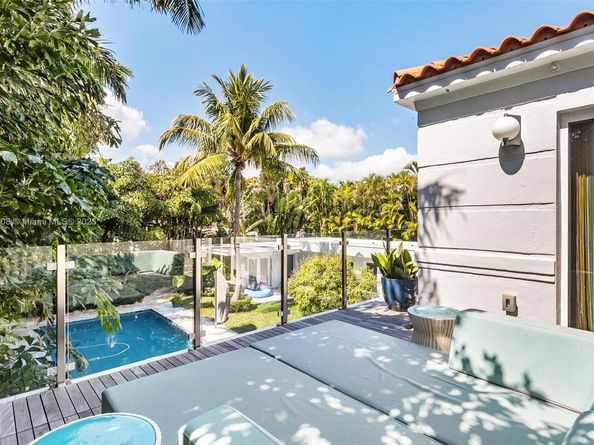 2550 Flamingo Dr, Miami Beach FL 33140