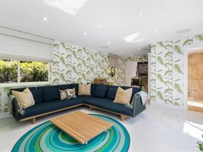 2550 Flamingo Dr, Miami Beach FL 33140