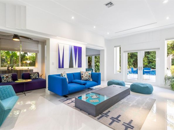 2550 Flamingo Dr, Miami Beach FL 33140