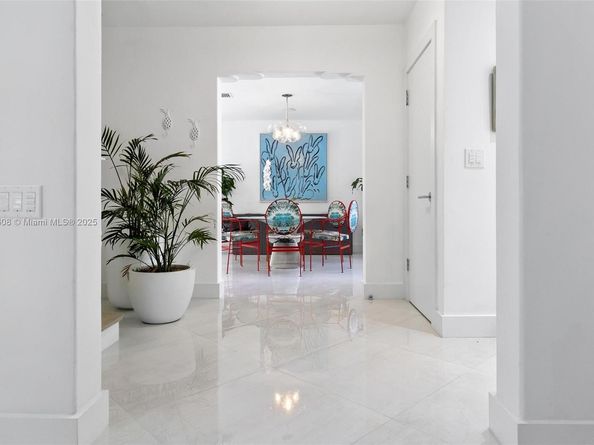 2550 Flamingo Dr, Miami Beach FL 33140