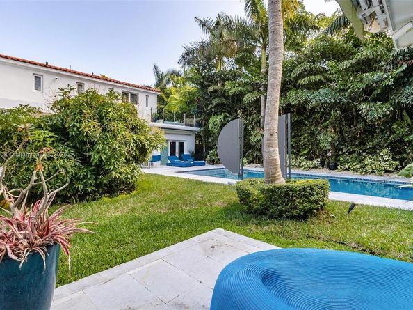 2550 Flamingo Dr, Miami Beach FL 33140