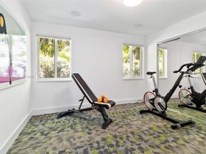 2550 Flamingo Dr, Miami Beach FL 33140