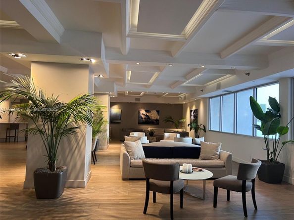 100 Lincoln Rd PH8, Miami Beach FL 33139