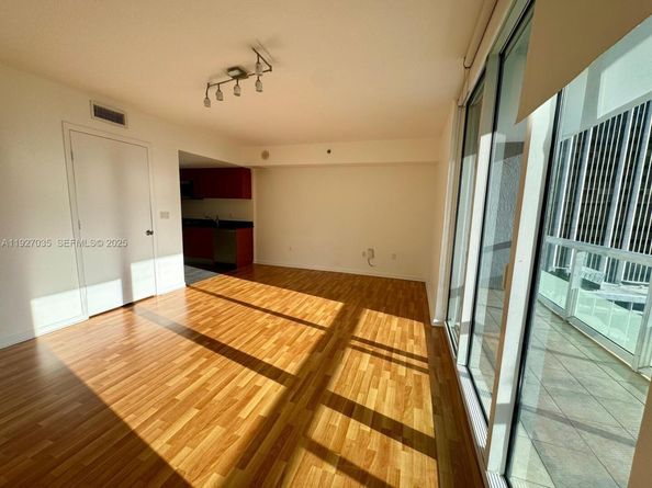 50 Biscayne Blvd 1703, Miami FL 33132