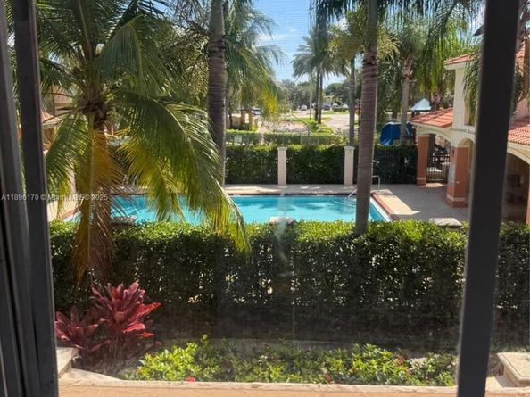 1209 Santa Catalina Ln, North Lauderdale FL 33068