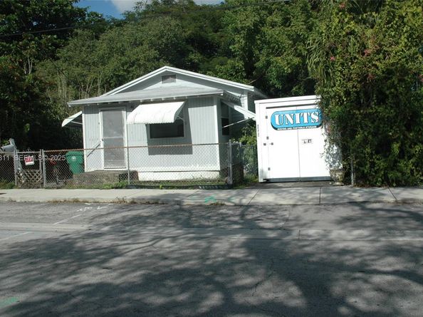 3537 Charles Ave, Miami FL 33133