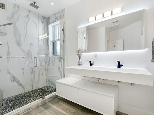 8527 NW 111th Ct, Doral FL 33178