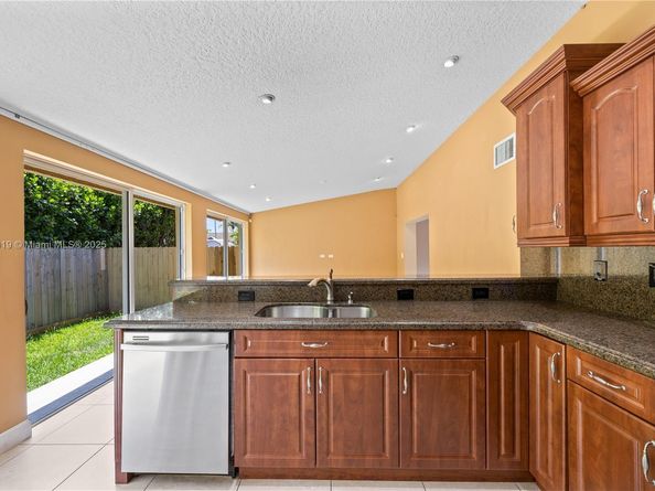 11253 SW 33rd Cir Pl, Miami FL 33165