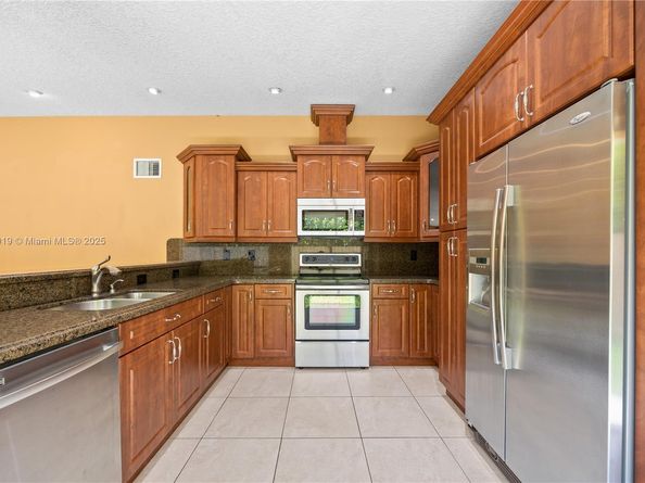 11253 SW 33rd Cir Pl, Miami FL 33165