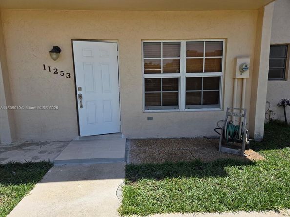 11253 SW 33rd Cir Pl, Miami FL 33165