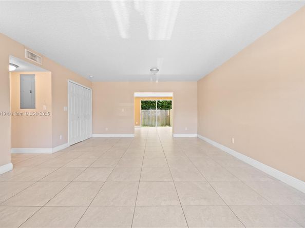 11253 SW 33rd Cir Pl, Miami FL 33165