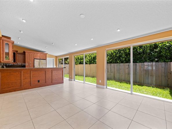 11253 SW 33rd Cir Pl, Miami FL 33165