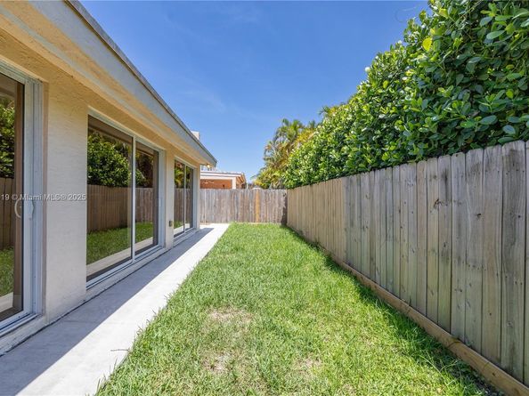 11253 SW 33rd Cir Pl, Miami FL 33165
