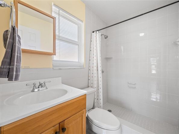 11253 SW 33rd Cir Pl, Miami FL 33165