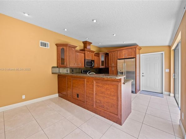 11253 SW 33rd Cir Pl, Miami FL 33165