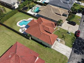595 SE 30th Dr, Homestead FL 33033