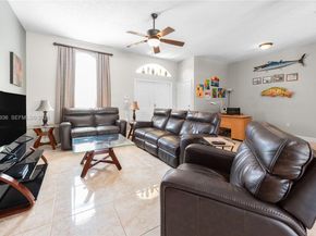 595 SE 30th Dr, Homestead FL 33033