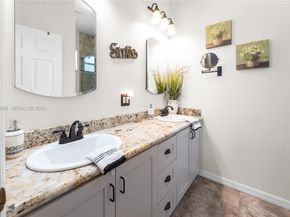 595 SE 30th Dr, Homestead FL 33033