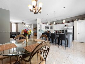 595 SE 30th Dr, Homestead FL 33033