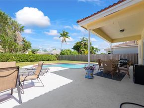 595 SE 30th Dr, Homestead FL 33033