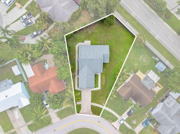 119 Lakeside Circle, Jupiter FL 33458