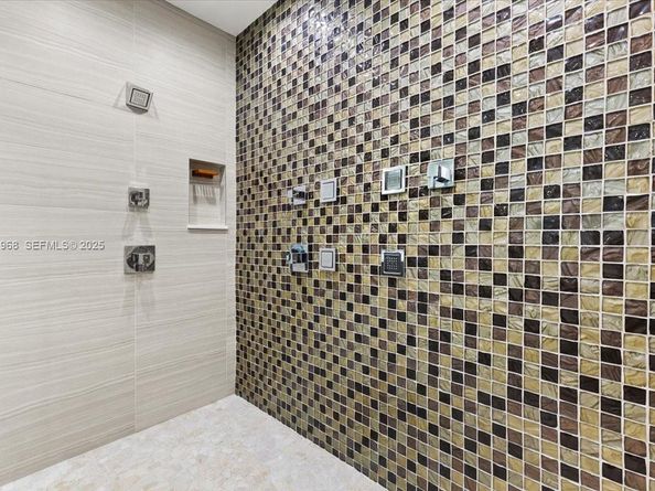 16751 Waters Edge Dr, Weston FL 33326