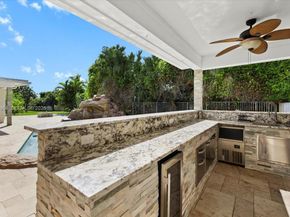 16751 Waters Edge Dr, Weston FL 33326