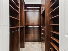 16751 Waters Edge Dr, Weston FL 33326