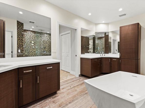 16751 Waters Edge Dr, Weston FL 33326