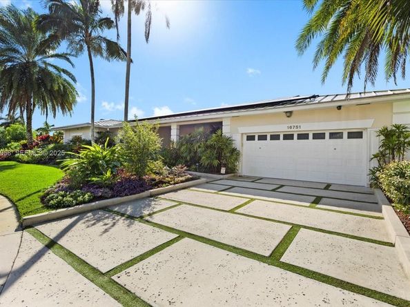 16751 Waters Edge Dr, Weston FL 33326
