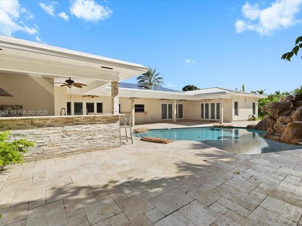 16751 Waters Edge Dr, Weston FL 33326