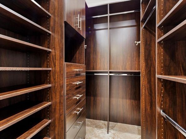 16751 Waters Edge Dr, Weston FL 33326