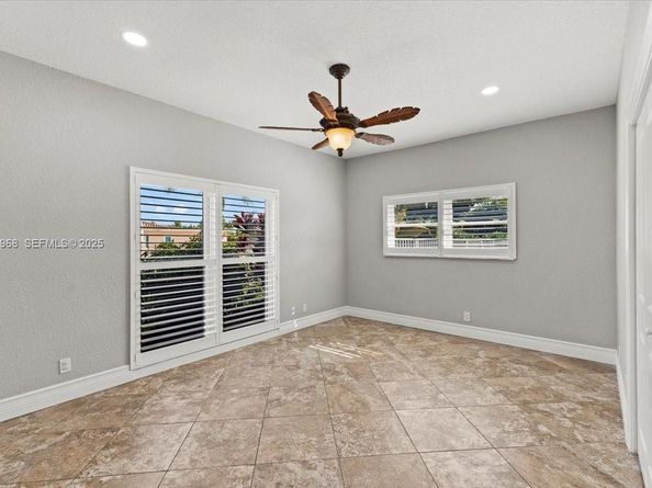 16751 Waters Edge Dr, Weston FL 33326