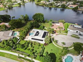 16751 Waters Edge Dr, Weston FL 33326