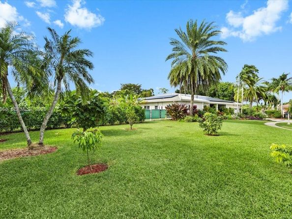 16751 Waters Edge Dr, Weston FL 33326