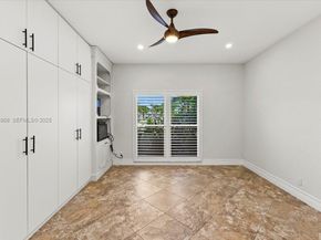 16751 Waters Edge Dr, Weston FL 33326