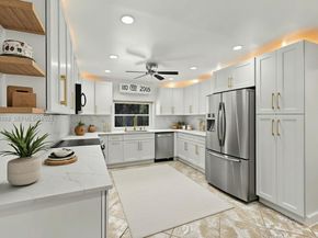 16751 Waters Edge Dr, Weston FL 33326