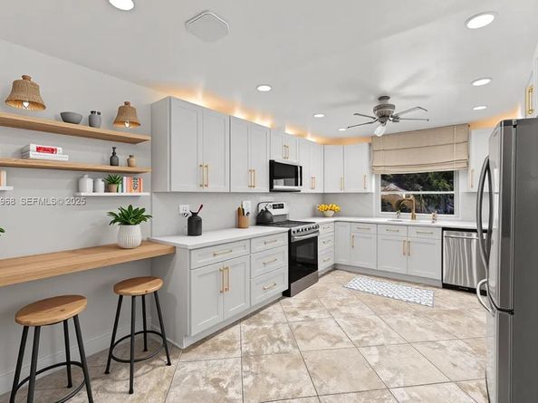 16751 Waters Edge Dr, Weston FL 33326