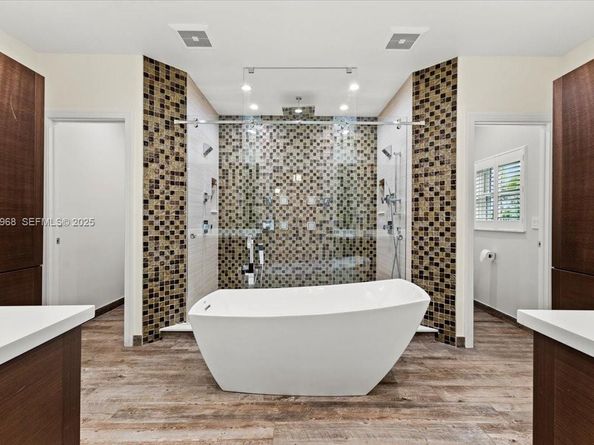 16751 Waters Edge Dr, Weston FL 33326